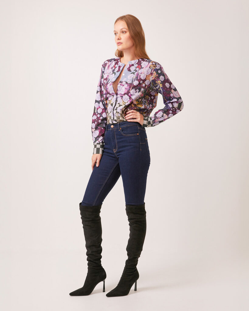 chic top with skinny jeans