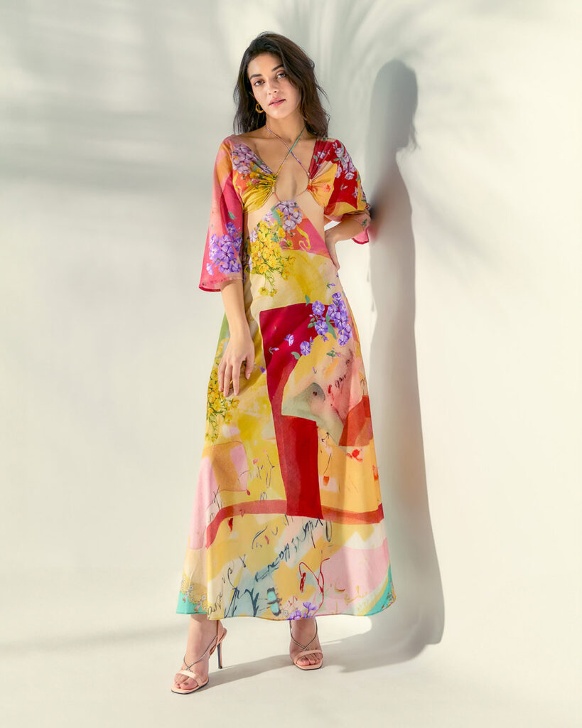 Cut-out long dress with heels