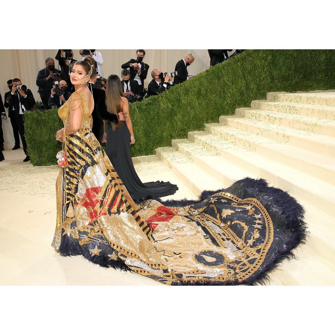 She debuted at the event in a Falguni Shane Peacock coruscating gold ensemble.
