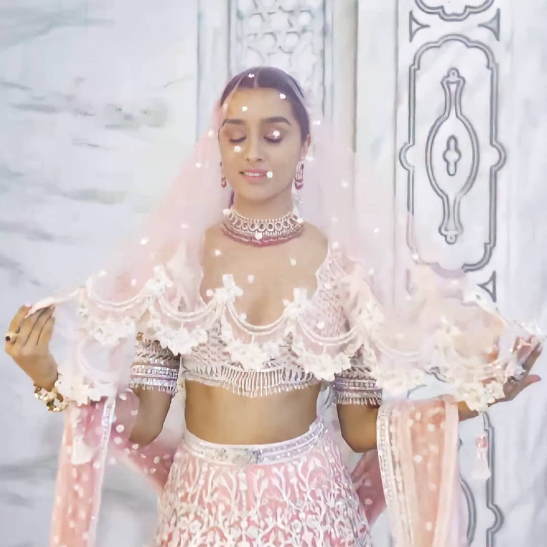 The English rose pink Lehenga worked for the dainty demeanor of the star in a graceful way