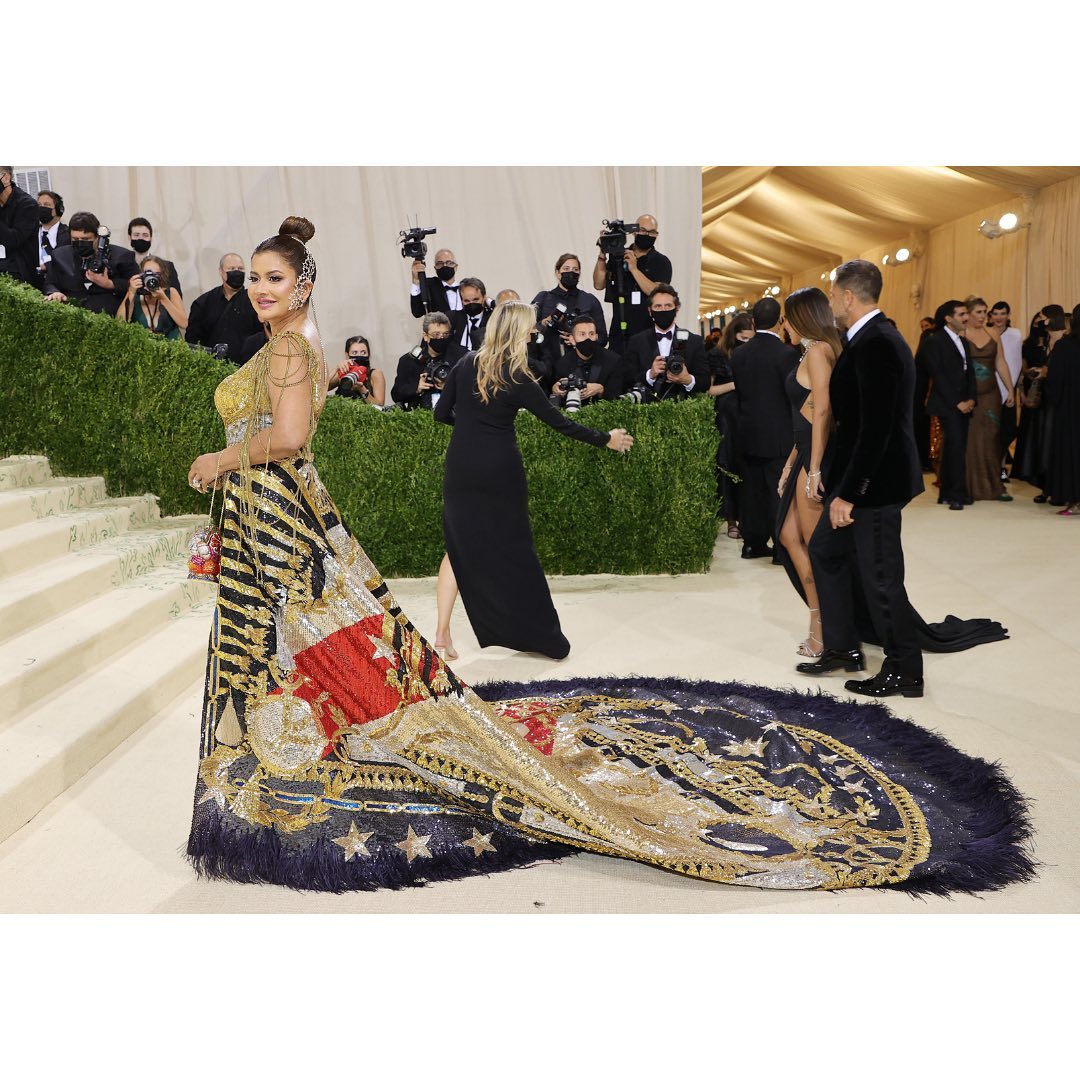 She also chose to pair a clutch illustrating the face of the Hindu God, Ganesha.
