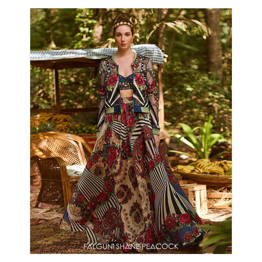 sheet jacket adorned with floral motifs