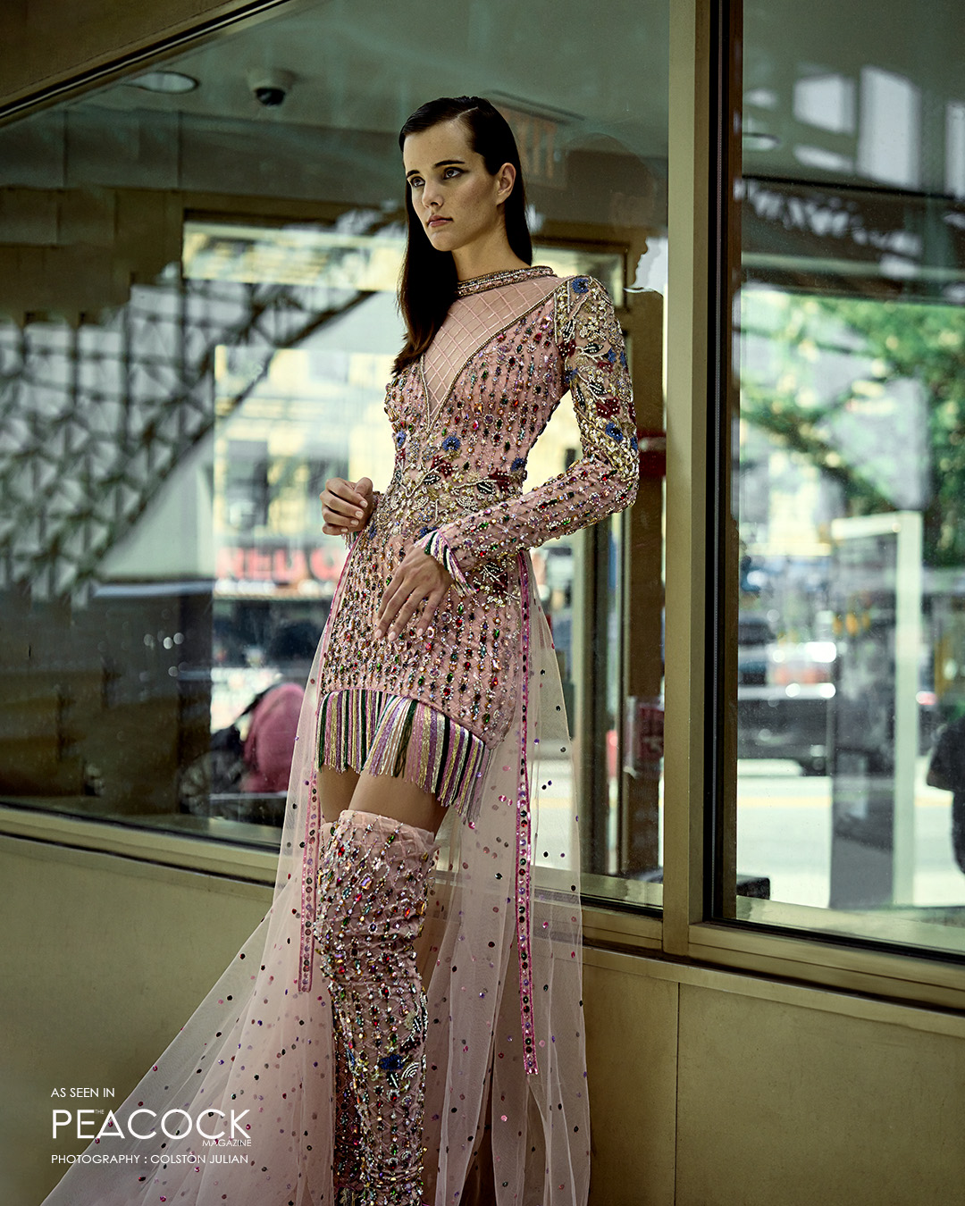 LIGHT PINK MULTICOLOURED SHORT DRESS WITH A TULLE CAPE
