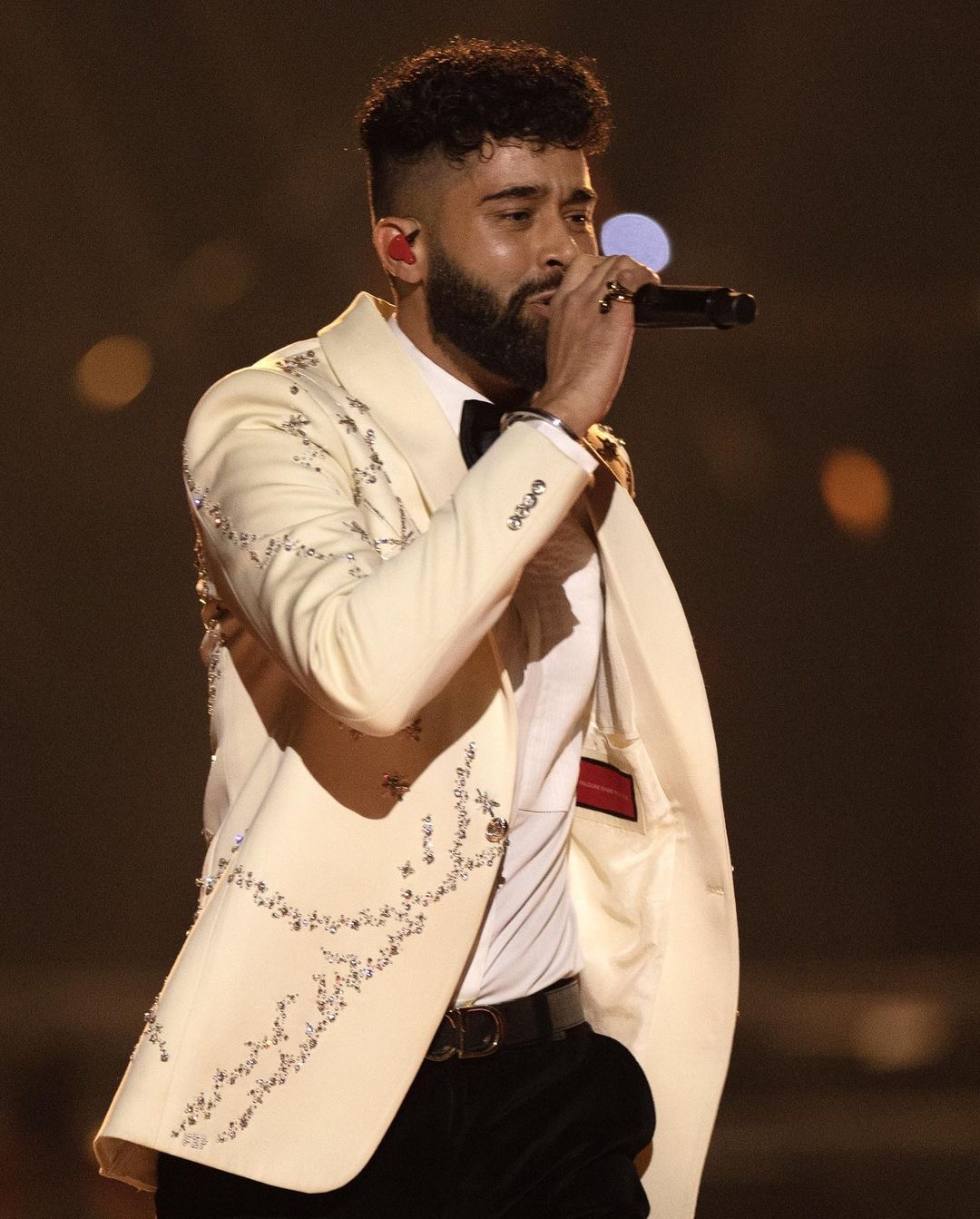 AP Dhillon in Falguni Shane Peacock