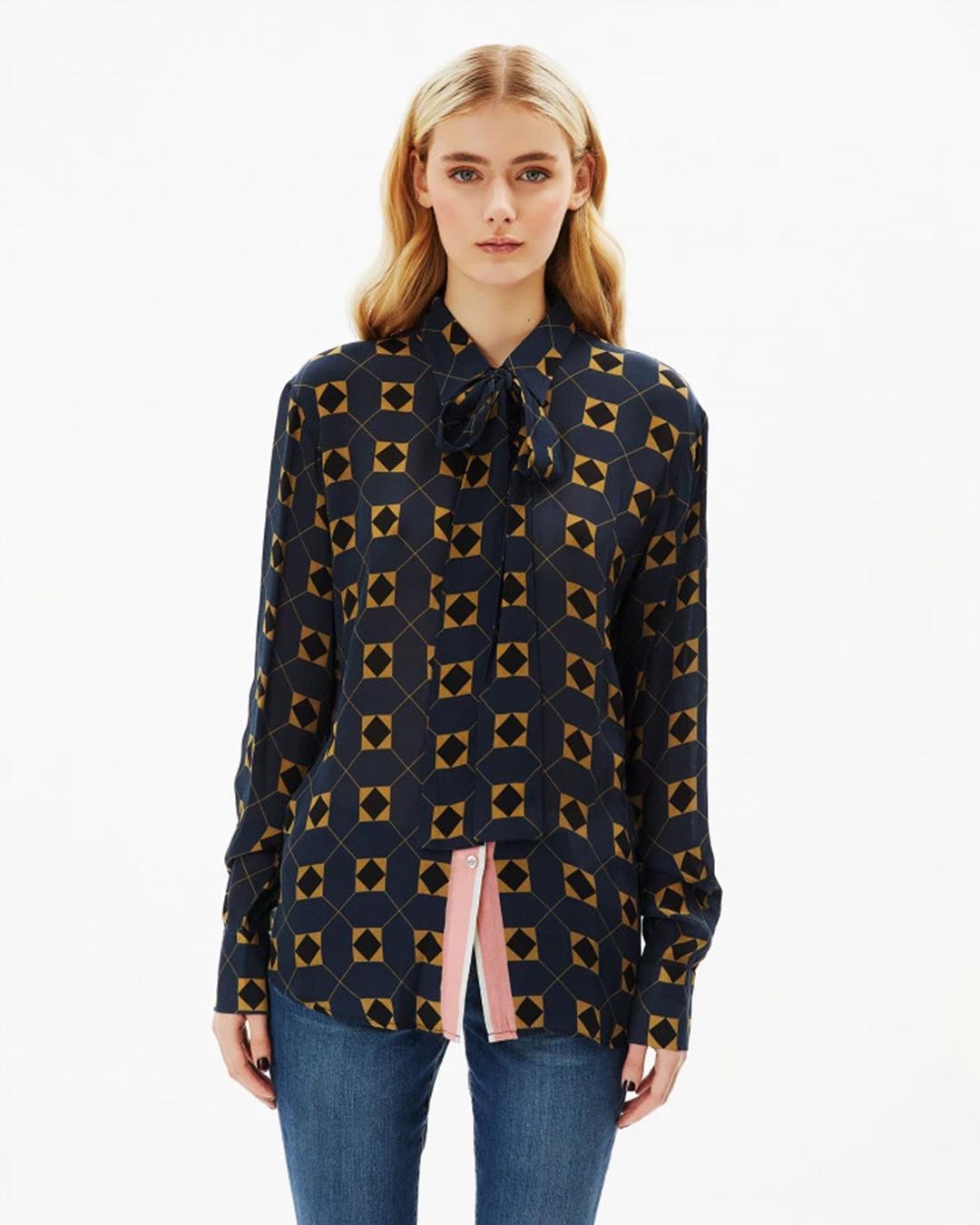French navy blue shirt - Wardrobe essential 2023